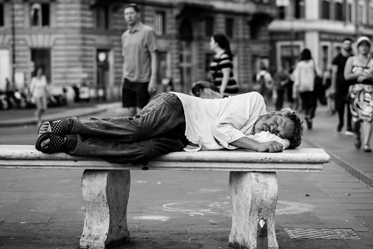 Assistenzialismo senza fine: L'economia può sostenere lo Stato Sociale?