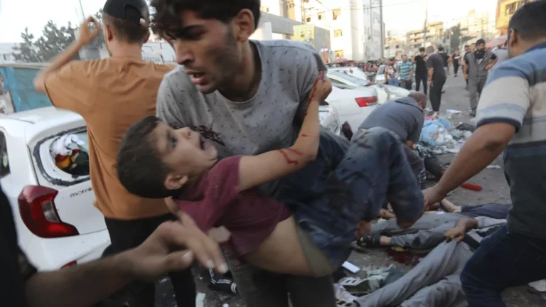Escalation delle Tensioni nella Striscia di Gaza: Accuse di Crimini Contro l'Umanità