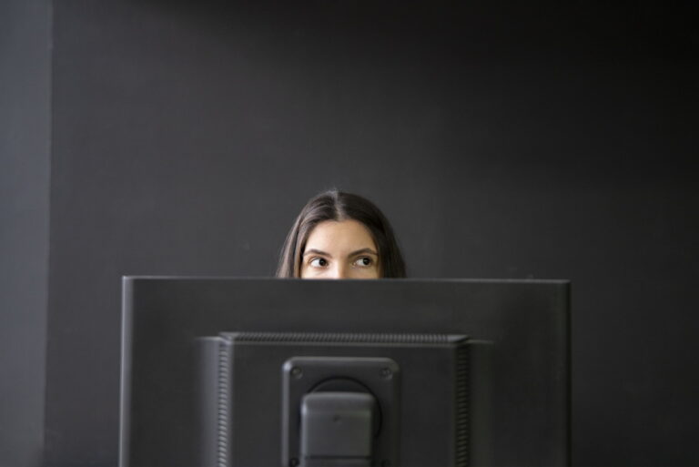 La Fine della Privacy: Come Abbiamo Ceduto i Nostri Dati per Comodità