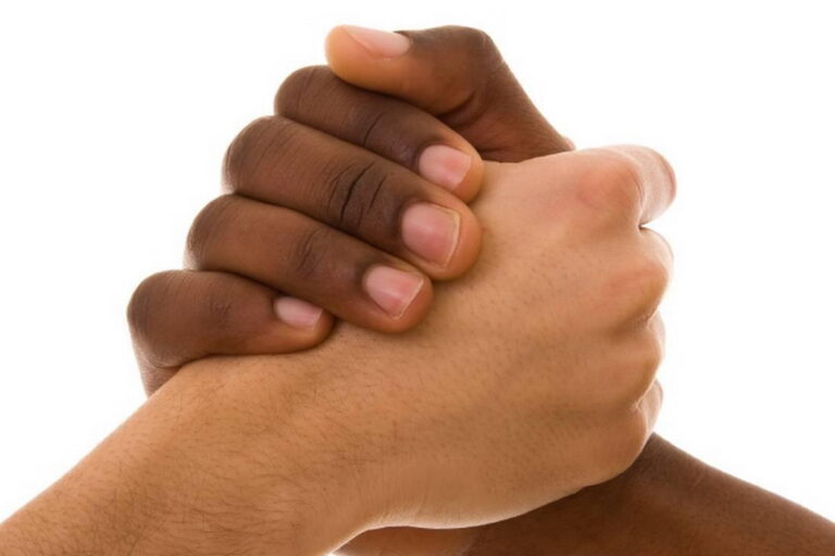 Immigrazione Senza Limiti: Una Sfida alla Nostra Identità Culturale