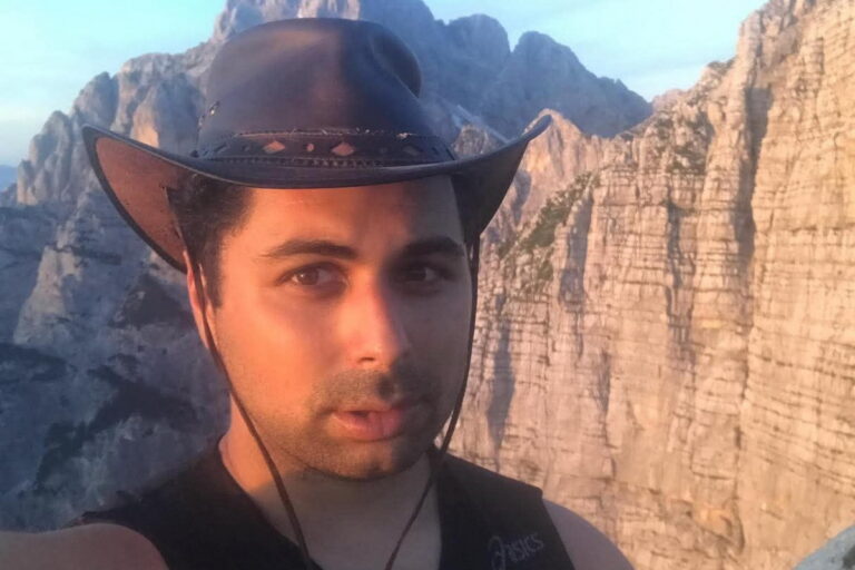 Tre pezzi, un bidone e un esercito di idiote a difenderle