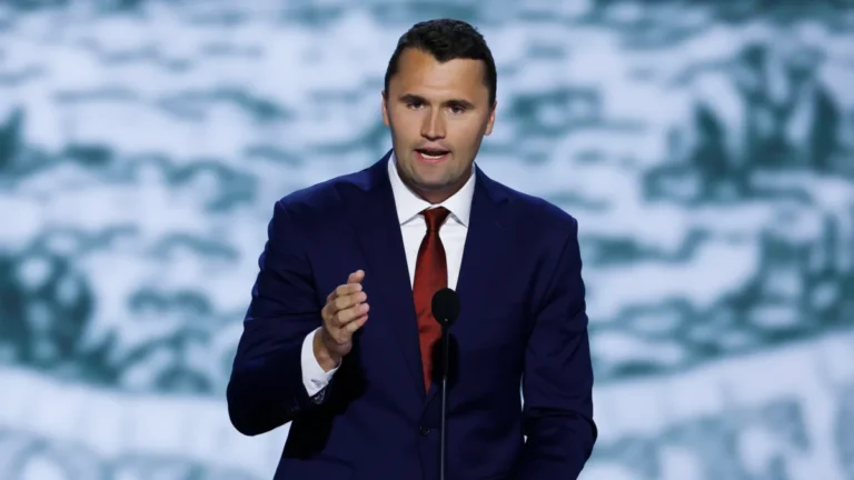 L'omicidio di Charlie Kirk: il fatto, l’uomo, e lo specchio distorto del nostro dibattito