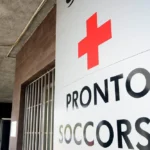 Morire in attesa: perché la sanità “universale” italiana seleziona chi si salva